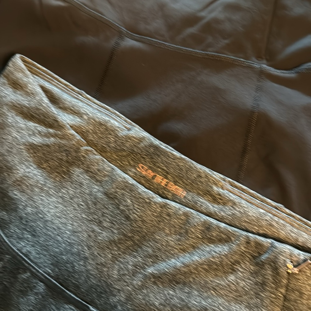 2 pairs Like new! Calia Capri leggings. Graa was t for working out. Sz L